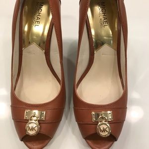 MICHAEL Michael Kors “Hamilton” Wedge - Size 10M